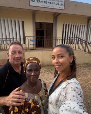 Flora Coquerel Instagram - 2024 merci pour les roses, merci pour les épines. ♥️
Figer les beaux souvenirs et tirer des leçons des expériences vécues. Je vous souhaite un merveilleux réveillon et une année 2025 remplie d’amour, de bienveillance et de rêves accomplis.