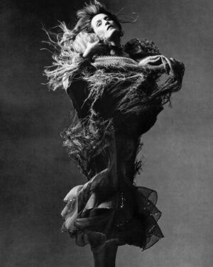Florence Welch Instagram - ‘But until then, oh, you gods who power her, oh you humans who make her life hum, just let the woman sing’
Thank you @legroff ♥️

@tmagazine 
Photography @luisalbertorodriguezstudio 
Styling @vanessareidofficial
