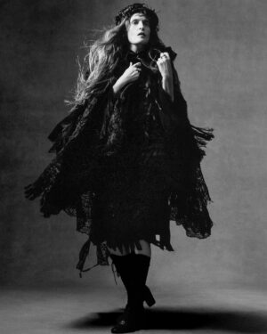Florence Welch Instagram - ‘But until then, oh, you gods who power her, oh you humans who make her life hum, just let the woman sing’
Thank you @legroff ♥️

@tmagazine 
Photography @luisalbertorodriguezstudio 
Styling @vanessareidofficial