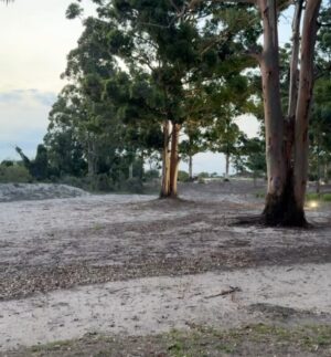 Florencia Bertotti Instagram - Escapada a Carmelo.
A 3 hs de Buenos Aires siempre es un plan perfecto.
Esta vez con madres para mimarlas! 
Spa, caminatas, cabalgatas, atardeceres y platos riquisiiimos.
Hace más de 10 años q venimos y volvemos a venir. Siempre es un placer.

@carmeloresortandspa 🤍