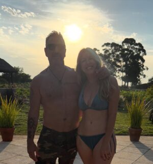 Florencia Bertotti Instagram - Escapada a Carmelo.
A 3 hs de Buenos Aires siempre es un plan perfecto.
Esta vez con madres para mimarlas! 
Spa, caminatas, cabalgatas, atardeceres y platos riquisiiimos.
Hace más de 10 años q venimos y volvemos a venir. Siempre es un placer.

@carmeloresortandspa 🤍