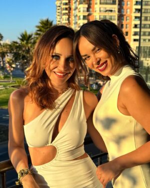 Francini Amaral Instagram - Feliz año nuevo a todos!!! 🙌🏻

Que sea un año maravilloso para todos, lleno de salud, paz, amor, trabajo y muchos viajes❤️

Pd: Hacía muchos años que no pasaba el año nuevo en Viña … la última vez fue en 2013 con mi mamá… que terminó falleciendo 6 meses después … 
Así que me sentí como si estuviera ahí conmigo… besos al cielo a mis angelitos ❤️❤️❤️