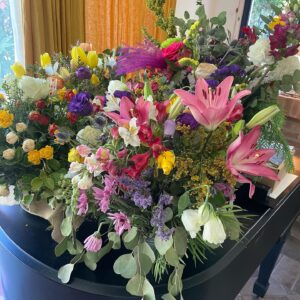 Francisca Valenzuela Instagram - muchas gracias x todo el amor, cariño y buenos deseos 🩷🥹🙏 cuánta generosidad y luz. estamos muy bien :) 🩷 besos y abrazos, queridxs 🩷