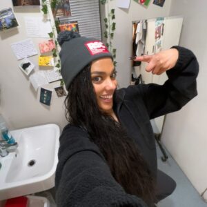 Freema Agyeman Instagram - Back at work! Never worked over Christmas period before but I have to say it’s been such a joyful experience getting to be part of something so festive and celebratory while also being part of so many other peoples festive fun & celebrations!! 🎄✨🎭 And to do so thru working with @thersc - dream career opportunity - altogether floods me with fiery warmth. Feeling very blessed and joyful at this ruminative time of year. And thank you #TwelfthNight Secret Santa for my hat! I shall wear it with Pride! Stay warm kids!
❄️☃️ Happy holidays. XX