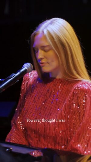 Freya Ridings Instagram - Behind the scenes soundcheck from @royalalberthall 🎶 I can’t wait to play more shows this year! Where would you like to see me play next? 🌍 I’d love to hear your suggestions! 💬