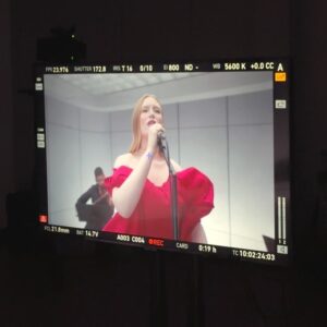 Freya Ridings Instagram - Today, I am OVER THE MOON to finally share that “I Can’t Hear It Now” is OUT NOW on all platforms!! 🎉🔥❤️‍🔥 To be a part of such a pivotal track for @arcaneshow Season 2 is such an amazing feeling... 😭🔥 The show that the incredible Christian Linke, @itsmako and @riotgames have created has blown me away. Season 2, Act 1 episodes are out now on @netflix !!🙌

👗 @itsamandalim @lucakingston 
📸 @andrewrose