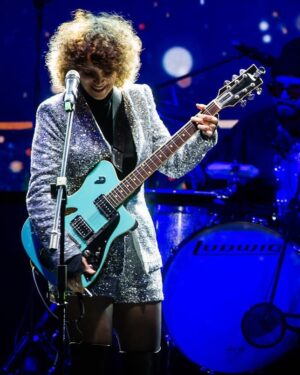 Gaby Moreno Instagram - Gracias Antigua!! Qué fiesta pre-navideña más alegre tuvimos. 🎄❤️🙏🏼 🕺🏻 💃🏻 🎸 🎶 

Fotos: @ea.fotografo 

 @gytcontinental @muniantiguagt