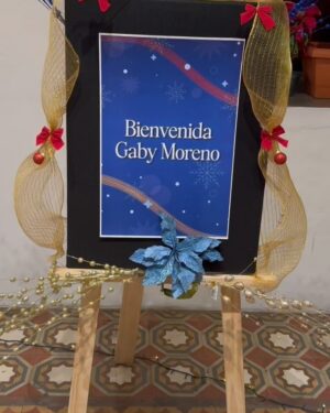 Gaby Moreno Instagram - Gracias Antigua!! Qué fiesta pre-navideña más alegre tuvimos. 🎄❤️🙏🏼 🕺🏻 💃🏻 🎸 🎶 

Fotos: @ea.fotografo 

 @gytcontinental @muniantiguagt