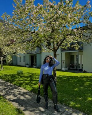 Gautami Kawale Instagram - Mom saw these pics & said “we don’t know her, hamari beti kaha hai?”
Do you agree? 😳

.

#travel #switzerland #interlaken #zara #winter #winterfashion #coldweather #switzerland🇨🇭 #look #cherryblossom #photoshoot #curly #leather #new #interlakenswitzerland #nofilters #noedit ! #naturalbeauty #nature