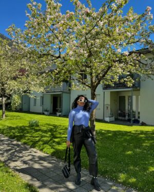 Gautami Kawale Instagram - Mom saw these pics & said “we don’t know her, hamari beti kaha hai?”
Do you agree? 😳

.

#travel #switzerland #interlaken #zara #winter #winterfashion #coldweather #switzerland🇨🇭 #look #cherryblossom #photoshoot #curly #leather #new #interlakenswitzerland #nofilters #noedit ! #naturalbeauty #nature