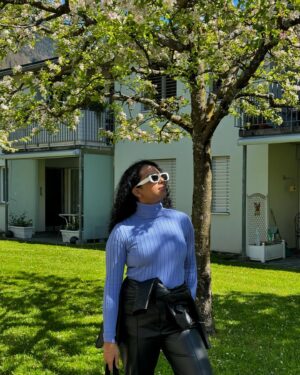 Gautami Kawale Instagram - Mom saw these pics & said “we don’t know her, hamari beti kaha hai?”
Do you agree? 😳

.

#travel #switzerland #interlaken #zara #winter #winterfashion #coldweather #switzerland🇨🇭 #look #cherryblossom #photoshoot #curly #leather #new #interlakenswitzerland #nofilters #noedit ! #naturalbeauty #nature