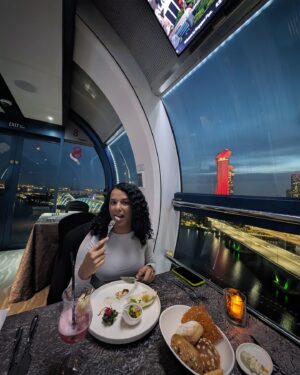 Gautami Kawale Instagram - She ate, I’m afraid…
🥖🥐🍕

#ate #dinner #ootd #singapore #singaporeflyer #singapura #singaporefood #restaurant #fun #curlyhair #curls #TANNED #tan #sunset