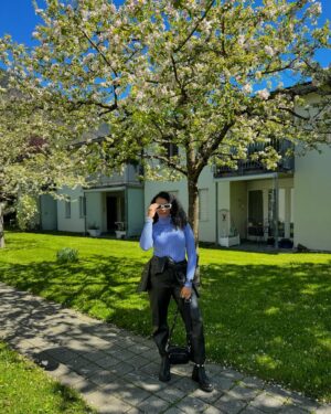 Gautami Kawale Instagram - Mom saw these pics & said “we don’t know her, hamari beti kaha hai?”
Do you agree? 😳

.

#travel #switzerland #interlaken #zara #winter #winterfashion #coldweather #switzerland🇨🇭 #look #cherryblossom #photoshoot #curly #leather #new #interlakenswitzerland #nofilters #noedit ! #naturalbeauty #nature