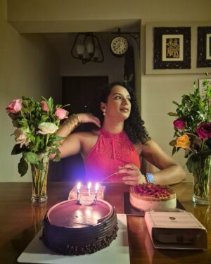 Gautami Kawale Instagram - no rizz just sparkly loving eyes and a heart that feels ready to pour right out of my ribcage at any given time

V v late birthday dump!! 😢✖️🧁

#dump #belated #old #birthday #ootd #cake #curls #curly #hair #outfit #flowers #bouquet