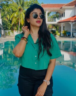 Gayathri Shan Instagram - Breathe 💎