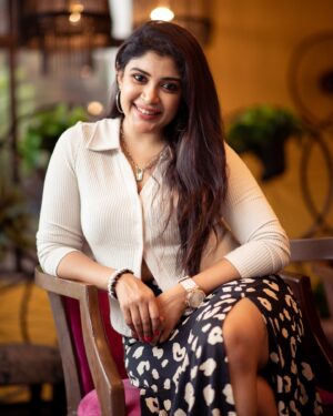Gayathri Shan Instagram - ✨🕊️