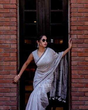 Gayathri Sri Instagram - For @karki._.designs 

📸 @daviddanield11