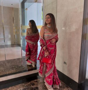 Geeta Basra Instagram - Another beautiful Karva Chauth.. thank you @kapoor.sunita aunty for being the most gracious, warm and the most beautiful host!! No one does it better than you.. ❤️🤗 happy Karva Chauth to all you beautiful ladies .. 🫶 

Saree: @studiobagechaa @twotap_social
Jewels: @kalamandirjewellers via @sonyashaikh
Nosepin: @irasvafinejewellery
Styled by: @dipteeagarwal
Styling Intern: @rimshatibrewala
Clutch: @oceana_clutches