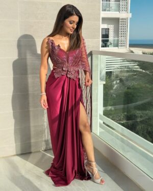 Geeta Basra Instagram - Glitz and Glamour ❤️🥰

Gown- @adaaraofficial
Jewels- @hybajewels
Shoes: @jimmychoo 
Styling: @dipteeagarwal 
Photography: @ayshabari 😜😜😂😂