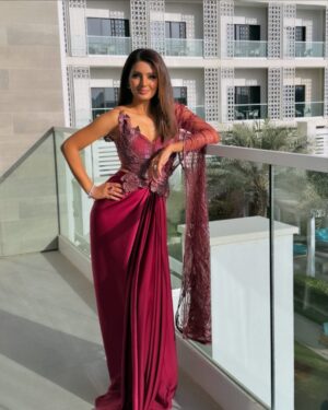 Geeta Basra Instagram - Glitz and Glamour ❤️🥰

Gown- @adaaraofficial
Jewels- @hybajewels
Shoes: @jimmychoo 
Styling: @dipteeagarwal 
Photography: @ayshabari 😜😜😂😂