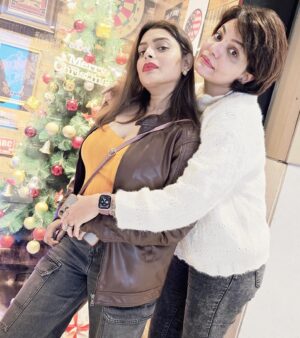 Geetashree Roy Instagram - Winter evenings be like…….. mere do Anmol Ratan ❤️❤️

#picoftheday #friends #love #instagood #instalike #instagram #fun #actor #tollywood #sayantanimullick #indranilmullick