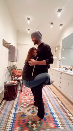 Genevieve Padalecki Instagram - New core routine.