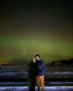 Gianella Neyra Instagram - Primer sueño cumplido del 2025 ✔️ 
Ver auroras boreales en familia ❤️
Un momento que siempre recordaremos 💖  en nuestros corazones, por la increíble experiencia y por estar juntos y poder disfrutarlo así 😌.