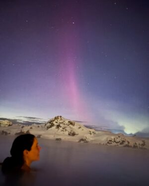 Gianella Neyra Instagram - Primer sueño cumplido del 2025 ✔️ 
Ver auroras boreales en familia ❤️
Un momento que siempre recordaremos 💖  en nuestros corazones, por la increíble experiencia y por estar juntos y poder disfrutarlo así 😌.