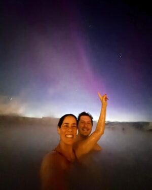 Gianella Neyra Instagram - ¡AURORAS BOREALES 👏🏻🌅🇮🇸! Comenzando el año con un nuevo check ✅ en nuestra lista. Les deseo a todos esta experiencia, las fotos no le hacen justicia. 🙏🏻 ¿Cuántos tienen ver a las auroras boreales en su lista de pendientes?