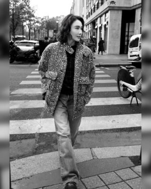 Gigi Lai Instagram - #paris vibes 🇫🇷 in #wintermood❄️
📷: @photographer.louyang 
#parisvibes #streetwalk #wintervibes