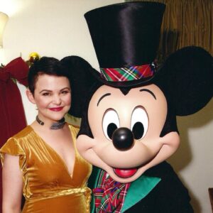 Ginnifer Goodwin Instagram - Happy holidays, y’all!

📷 no. 1: @disneyparks
