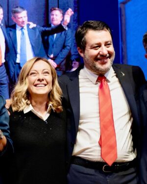 Giorgia Meloni Instagram - Difendere i confini italiani non può essere mai un crimine. Una grande notizia l’assoluzione di Matteo Salvini. Proseguiamo insieme, con tenacia e determinazione, per combattere l’immigrazione illegale, il traffico di esseri umani e difendere la sovranità nazionale.
Evviva!