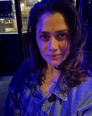 Girija Oak Instagram - There are sooo many amazing pictures and things and people that I have to post about from my Australia and New Zealand tour! Starting with them selfies kebause ‘Main apni favourite hoon’ 😎