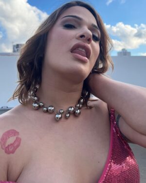 Glamour Garcia Instagram - HÁ EXATO UM ANO O PORTAL CÓSMICO DA VIDA ABRIA-SE PARA MIM NESTE PLANO TERRENO 💝💝💝 
REALIZEI MEU MAIOR SONHO GRAÇAS AO CARINHO, RESPEITO E AMIZADE DO AMADO @drmartinsjr E SUA MAGNÍFICA EQUIPE @transgendercenterbrazil MUITO OBRIGADA @claudete_jochem QUE CUIDOU DE MIM COM TANTO ZELO💝💝💝
OBRIGADA COM MUITO AMOR A VOCÊS QUE ESTÃO COMIGO NESSA LINDA TRAJETÓRIA QUE É A VIDA!!! AFINAL DE CONTAS MINHA ILUSTRE E BRILHANTE CARREIRA APENAS COMEÇOU💝💝💝
OBRIGADA A DEUS E JESUS PELA FAMILA TÃO DOCE E AMADA QUE TENHO @ciaderodeiosaru @gabigarciam @ulissesgarciamachado E PELA MAMÃE @valeriagcaputo MAIS ATENCIOSA DO MUNDO, QUE ESTÁ SEMPRE AO MEU LADO 💝💝💝
MUITO OBRIGADA SANTA FAUSTINA E NOSSA SENHORA PELA DÁDIVA DA VIDA, DESEJO A TODOS MUITO GLAMOUR 💝💝💝
REGISTROS LINDOS TIRADOS NO SET DE @fabulosas.oficial 💝💝💝