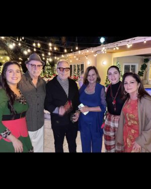 Gloria Estefan Instagram - More Christmas memories with some of my favorite people…Mas recuerdos Navideños con algunas de mis personas favoritas…❤️❤️❤️