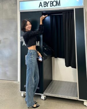 Go Won-hee Instagram - 돌아왔다 연말의 에이바이봄 🤍