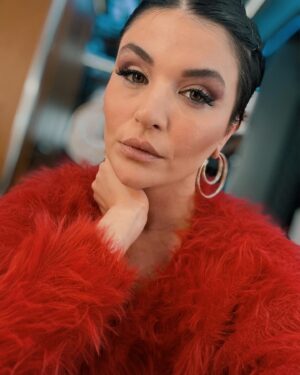 Gonca Vuslateri Instagram - Set halleri.

İyi geceler⚡️💃🏻

#björkgecesi #glinggló #album