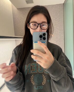 Gong Seung-yeon Instagram - @hi_sseulgi 랑 2 🧡