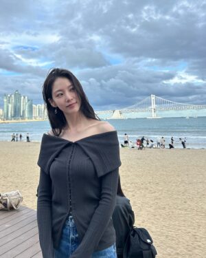 Gong Seung-yeon Instagram - 🖤