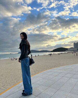 Gong Seung-yeon Instagram - 🖤