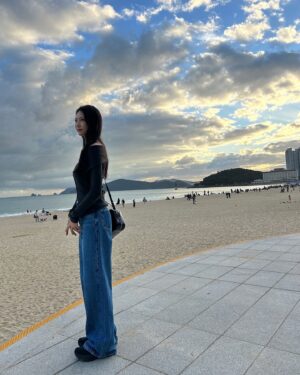 Gong Seung-yeon Instagram - 🖤