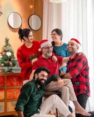 Gopika Anil Instagram - Christmas chaos with my Family ♥️🎄🎁✨

📸 @picstory_josecharles