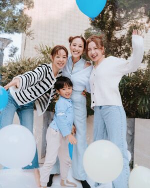 Grace Chan Instagram - HAPPY BIRTHDAY CAR CAR CARLOS 🚗 2️⃣💕🥹 

鄭承太～ 爸爸媽媽用咗太陽嘅太字為你改名🌞 
因為由你出世嘅時候，已經感覺到你帶俾人嘅溫暖同歡樂 💛
你嘅笑容同笑聲令每個人都被你嘅正能量感染！

We can’t believe that you’re already two years old! 💖
Running and screaming about with your brothers 😆 you’re definitely also feisty and energetic like the sun! ☀️ 

Thankyou to everyone who came to celebrate yet another milestone in our little one’s life! This boy is growing up surrounded by so much love! 

❤️ 
Special thanks to: 
@dessertswithabow for the beautiful baby shark cake 🎂 
@bouncy.hk for the crazy amazing balloon house 🎈 (you guys are gonna save this one for next time!) 
@baronandco.kids for the cute organic clothes for the boys 👕 
@raymond.a7c for the super nice photos 📸 
& for @petitepalate.hk for the generous spread of food! 🥘