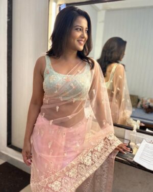 Gulki Joshi Instagram - Kuch hasratein #2 aisi… 🫶🏼 #excited #humbled #eager