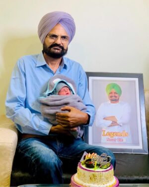Gurlez Akhtar Instagram - Mubarka #Sidhu Parwaar Nu ❤️🙏🏻

@sidhu_moosewala @sardarbalkaursidhu @charan_kaur5911 

#sidhumoosewala #balkaursinghsidhu #charankaur