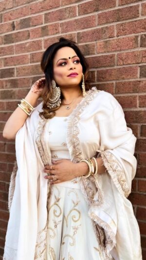 Gurlez Akhtar Instagram - Haye Tere Bina Jeona Lage Maut Warga, Aiven Kaaton Rehna Karda Blame Ve 🎶

TEAM 👉🏻 @official_rnait @gurlejakhtarmusic @laddigill_ @tru_makers @rnait.music 

#value #rnait #gurlezakhtar #gurlejakhtar #rnaitsongs #laddigill #trumakers #reelstrending #reelkarofeelkaro #latestreels #punjabireels #sadireelsadifeel #reels #reel #explorereels
