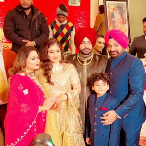 Gurlez Akhtar Instagram - Congratulations to the beautiful couple @jordansandhu Wish you a lifetime of togetherness, love, understanding and happiness💞
Waheguru jodi nu hamesha salamat rakhe🙏🏻
.
.
#weddingdiaries #gurlejakhtar #kulwinderkally #jordansandhu #weddingday #congratulations #gurlezakhtar #gurlejakhtarmusic