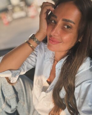 Haala Shiha Instagram - الدنيا ريشة في هوا خدها كدة زي ما هي🧚🏻‍♂️🧚🏻‍♂️🧚🏻‍♂️🧚🏻‍♂️🧚🏻‍♂️🧚🏻‍♂️🧚🏻‍♂️🧚🏻‍♂️🧚🏻‍♂️🧚🏻‍♂️🧚🏻‍♂️🧚🏻‍♂️🧚🏻‍♂️
#family #truelove #memories #journey