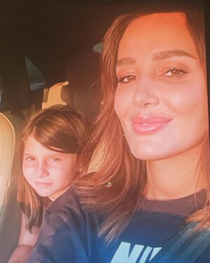 Haala Shiha Instagram - الدنيا ريشة في هوا خدها كدة زي ما هي🧚🏻‍♂️🧚🏻‍♂️🧚🏻‍♂️🧚🏻‍♂️🧚🏻‍♂️🧚🏻‍♂️🧚🏻‍♂️🧚🏻‍♂️🧚🏻‍♂️🧚🏻‍♂️🧚🏻‍♂️🧚🏻‍♂️🧚🏻‍♂️
#family #truelove #memories #journey