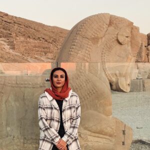 Hadiseh Tehrani Instagram - به آفتاب سلامی دوباره خواهم داد … ☀️
.
.
#sun #خورشید #سرزمین #ریشه #شیراز #تخت_جمشید #فیلمبرداری #سریال #at_work#فروغ_فرخزاد#ceeport